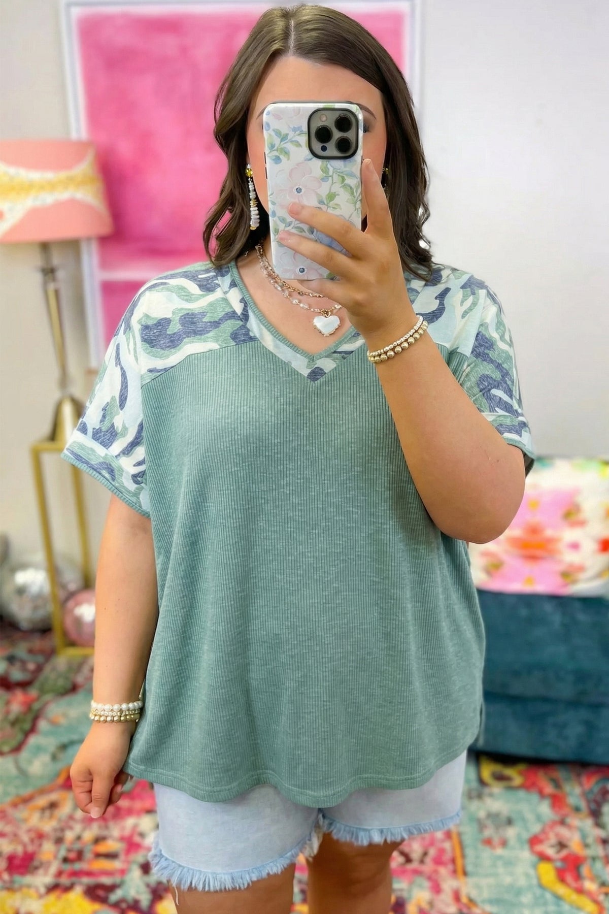 Mist Green Ribbed Camouflage Patchwork Plus Size V Neck Tee